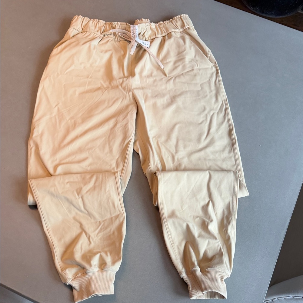 Lululemon cream/ yellow Jogger Pants barely worn! Size 8